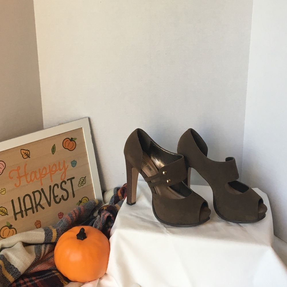 Leila Stone Ansley, Peep-toe Heals
